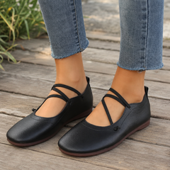 Ballerines noires plates à brides croisées, aspect grainé et semelle fine flexible