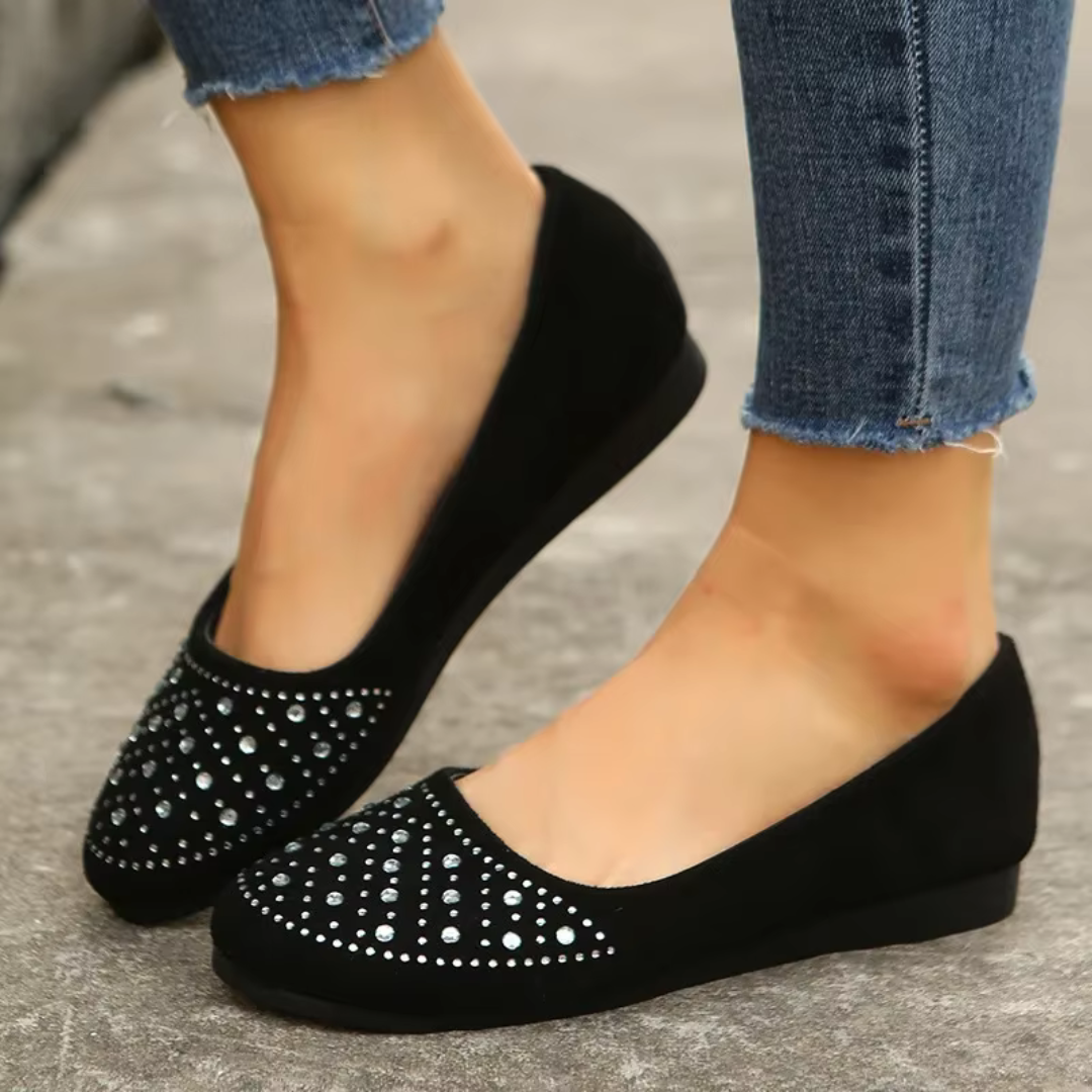 Paire de ballerines plates noires à strass, décolleté arrondi et talon minimal