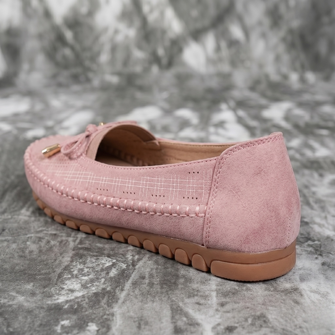 Ballerines Selena rose vue rapprochée, détail nœud doré avant