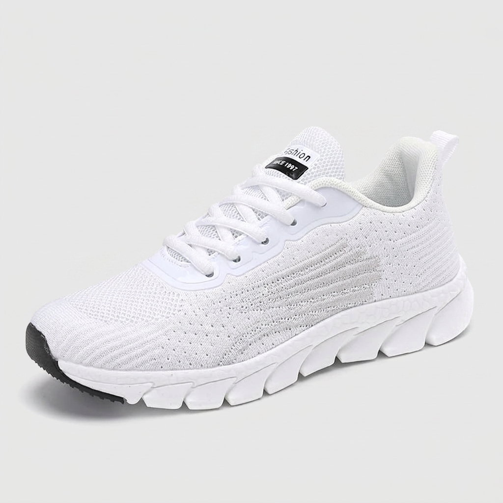 Paire de baskets femme blanches vue de dessus fond blanc