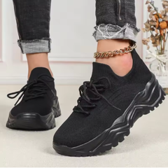 Baskets femme noires en maille, col chaussette échancré et semelle épaisse noire