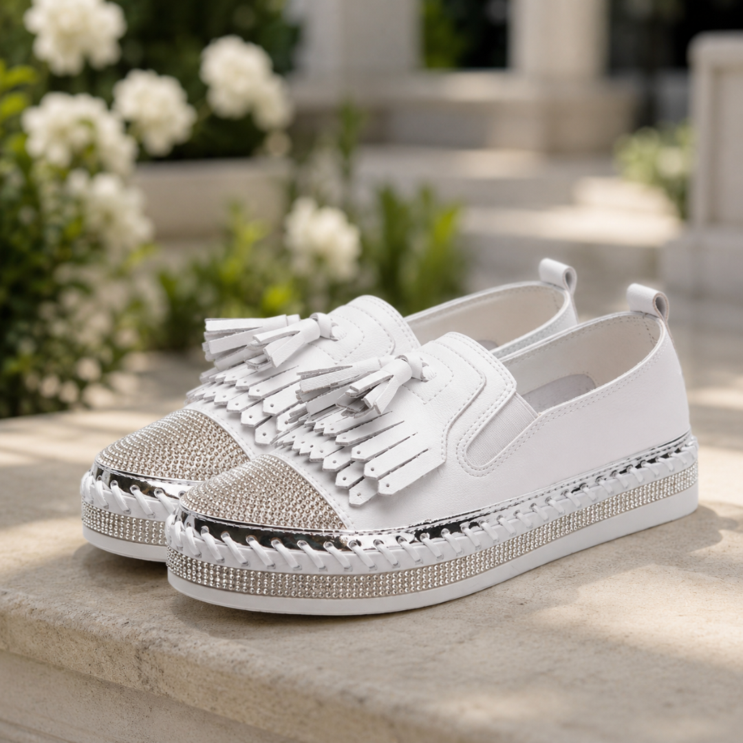 Paire de baskets slip-on blanches à franges et bout pavé de strass