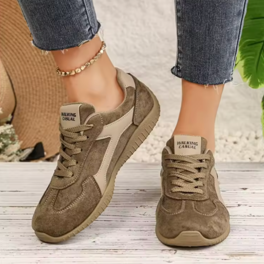 Baskets marron à empiècements beiges, lacets ton sur ton et languette logotypée