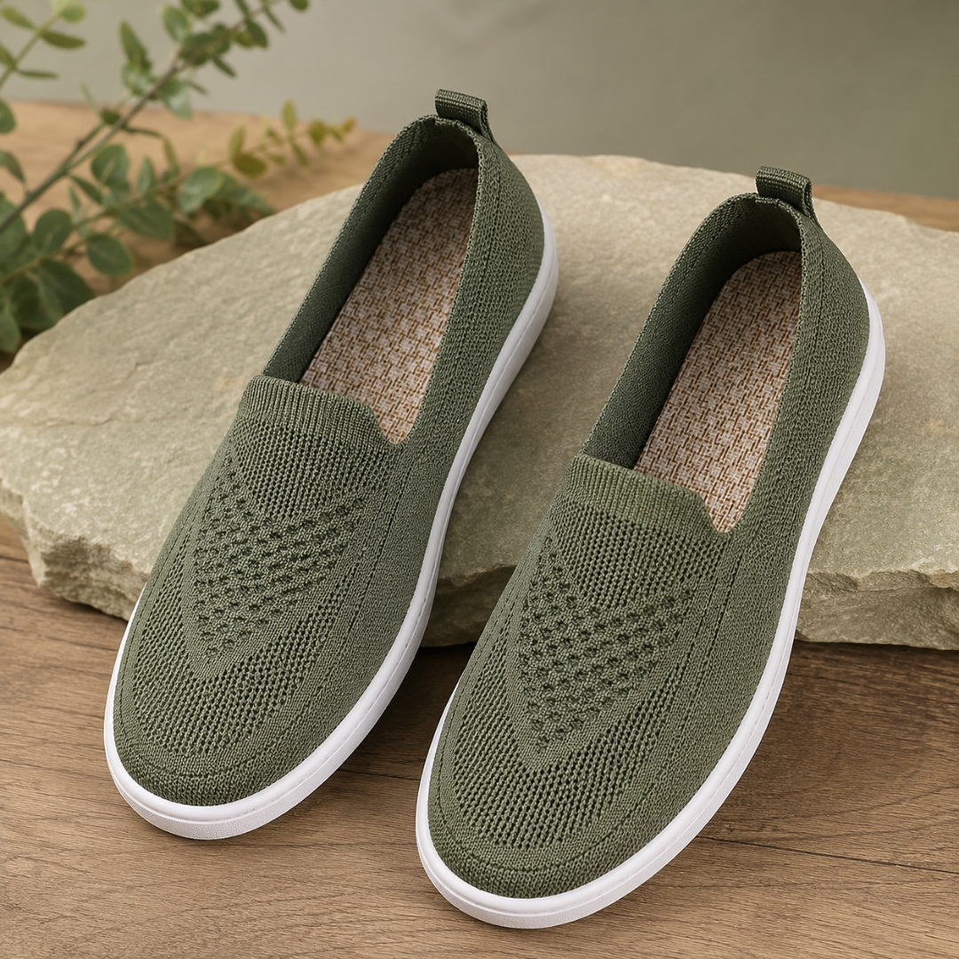 Baskets vert olive à enfiler sur bois, semelle intérieure claire et tige extensible