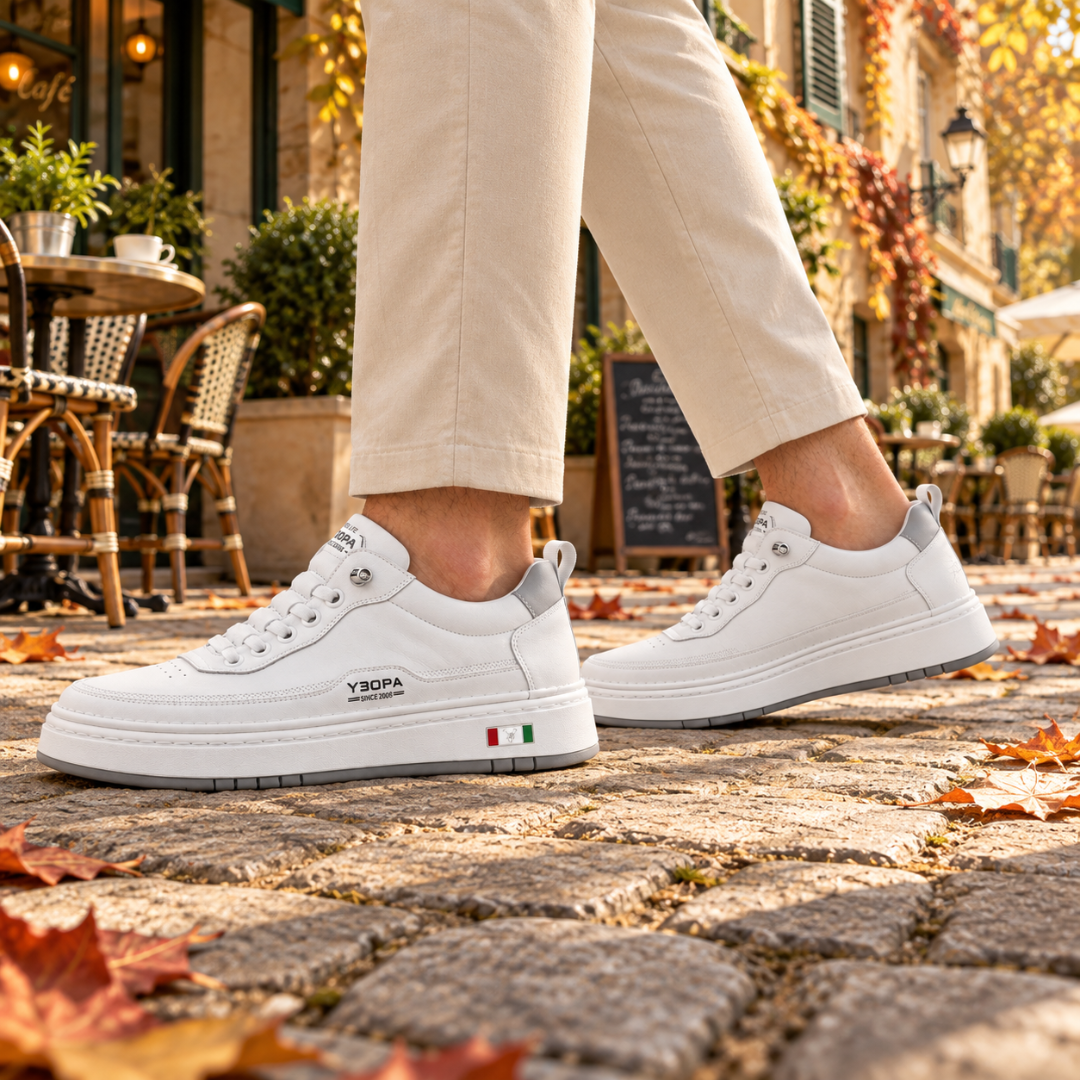 Baskets homme blanches vues de profil, semelle épaisse et perforations sur l'avant du pied