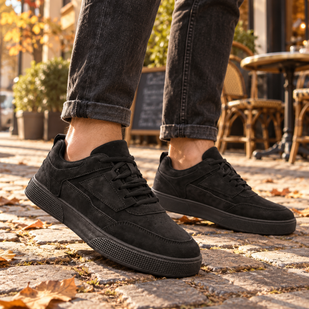 Baskets homme basses noires unies avec empiècement chevron et semelle texturée noire