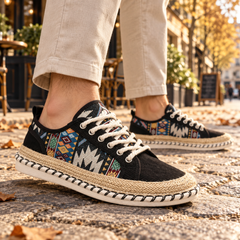 Baskets homme noires à motif aztèque, lacets écrus et semelle tressée claire