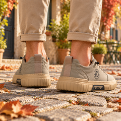 Baskets homme coloris vert vues de dos, patte de tirage en sangle au talon