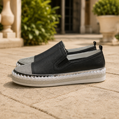 Baskets slip-on noires de trois quarts, bout strassé et élastiques sur les côtés