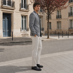Blazer homme à carreaux gris de profil, boutons de manches et poche latérale