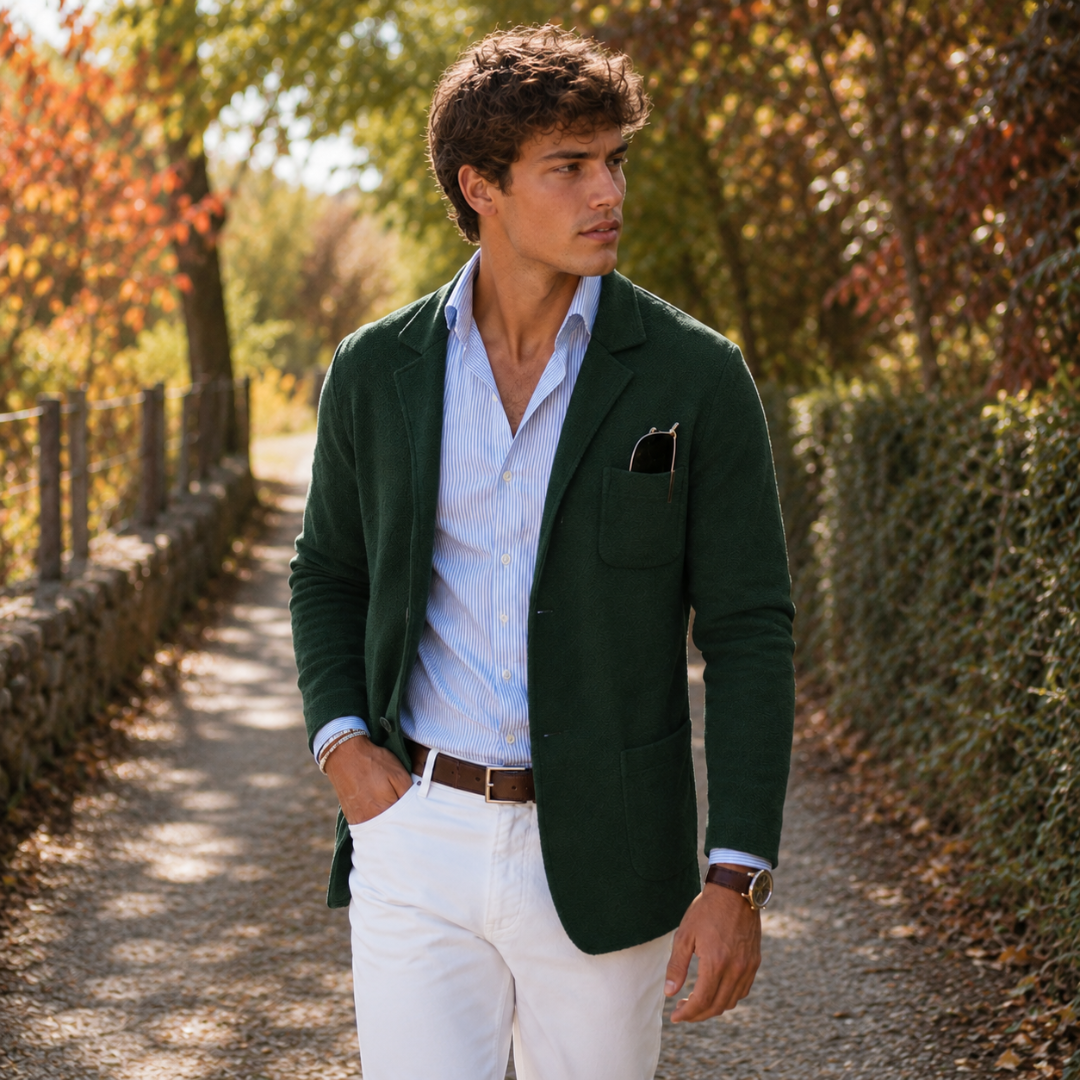 Blazer homme vert avec deux poches plaquées latérales et col cranté ouvert
