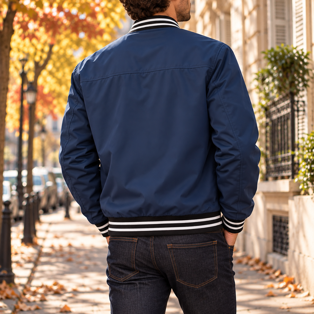 Dos du blouson bomber homme bleu marine avec bas côtelé rayé noir et blanc