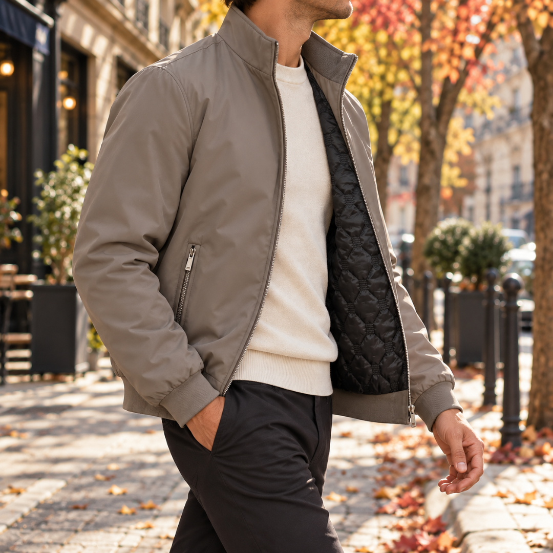 Blouson bomber homme kaki de profil avec poche latérale zippée et col montant