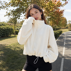 Blouson court beige à col montant zippé et cordon à nouer au bas