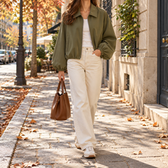 Blouson femme court vert armée à col chemise et poches passepoilées devant
