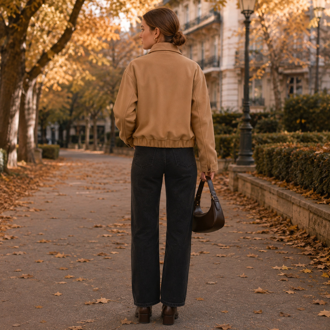 Dos du blouson camel oversize, découpe horizontale et base élastiquée bien marquée