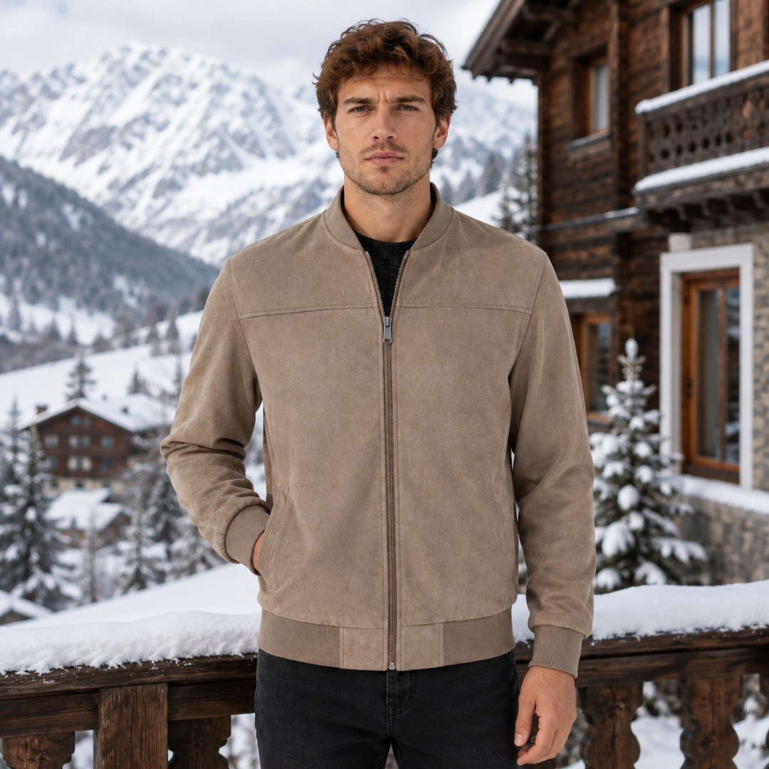 Blouson homme beige de face, zip central fermé et poignets côtelés à la montagne