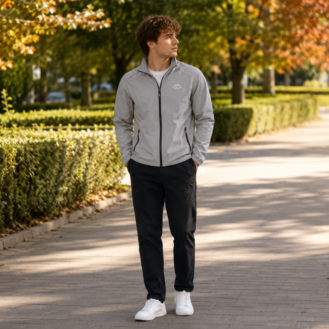 Blouson homme gris clair avec logo brodé sur la poitrine et poches zippées latérales