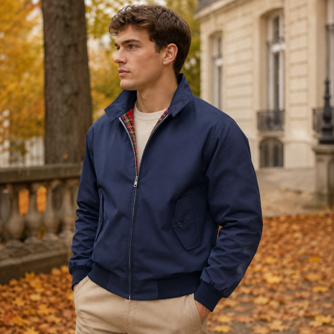Blouson bleu marine col relevé, poche à rabat boutonnée et taille élastiquée côtelée