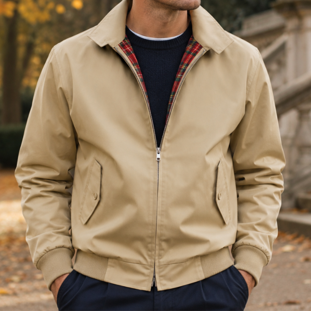 Blouson Harrington homme beige porté ouvert, doublure à carreaux rouges et col chemise