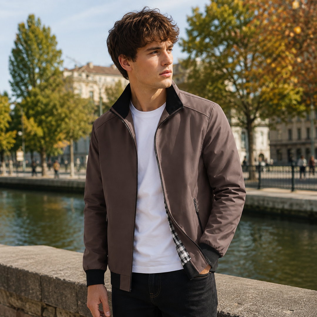 Blouson homme marron avec col contrasté noir rabattu et poche zippée latérale