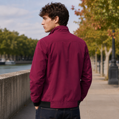 Dos du blouson homme rouge avec bas côtelé noir et découpes d'épaules