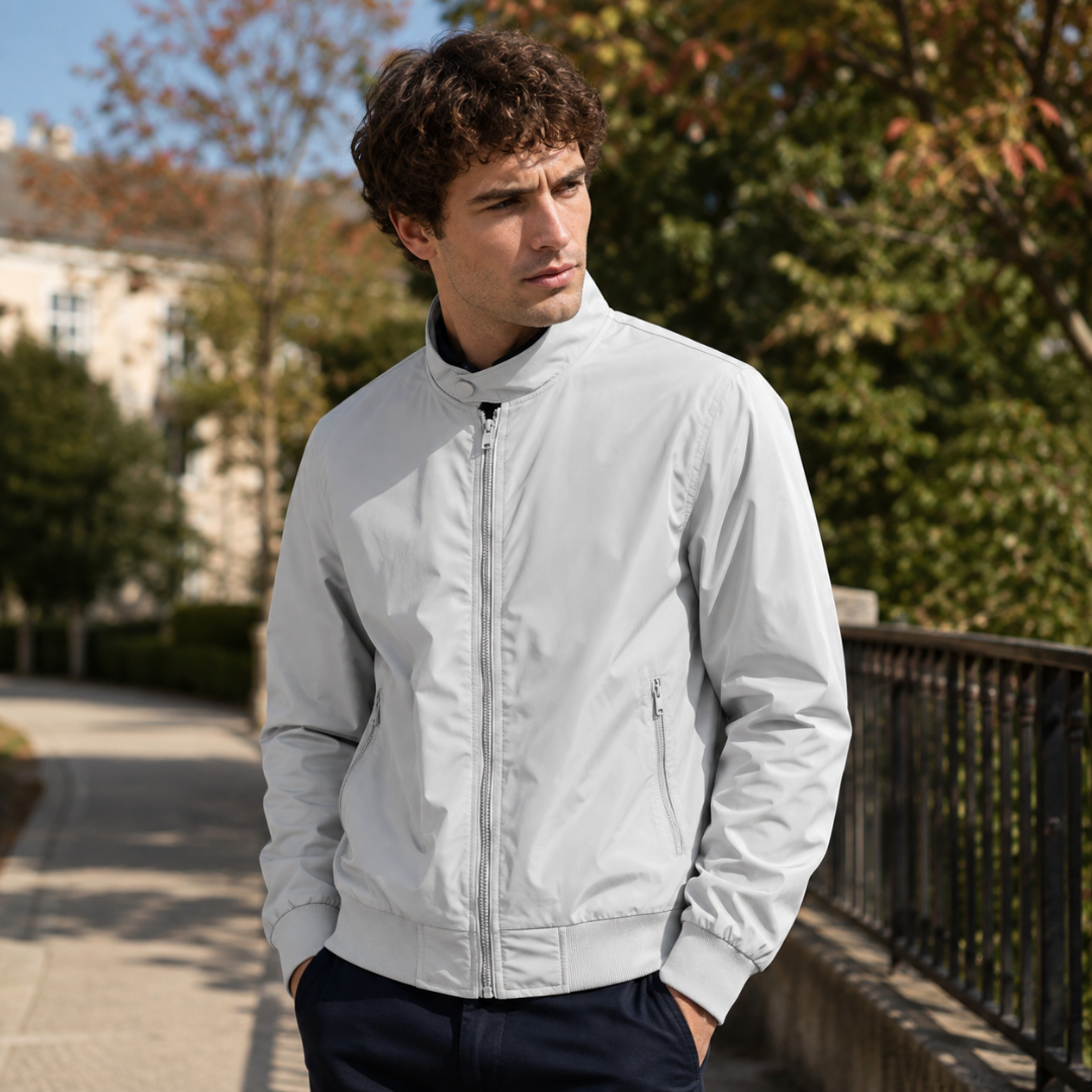 Blouson homme blanc à fermeture zippée centrale et col montant boutonné