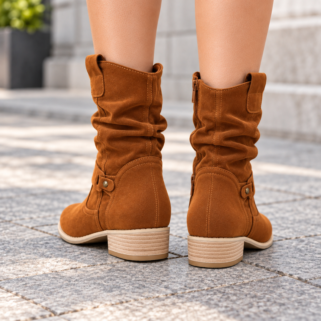 Bottes marron vues de dos, tige froncée et talon bloc empilé beige