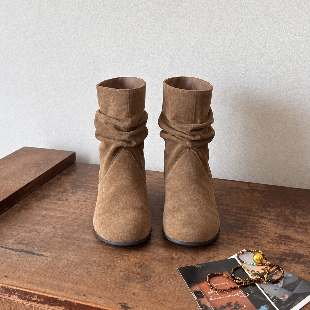 Bottes femme marron kaki de face, tige froncée et bout rond