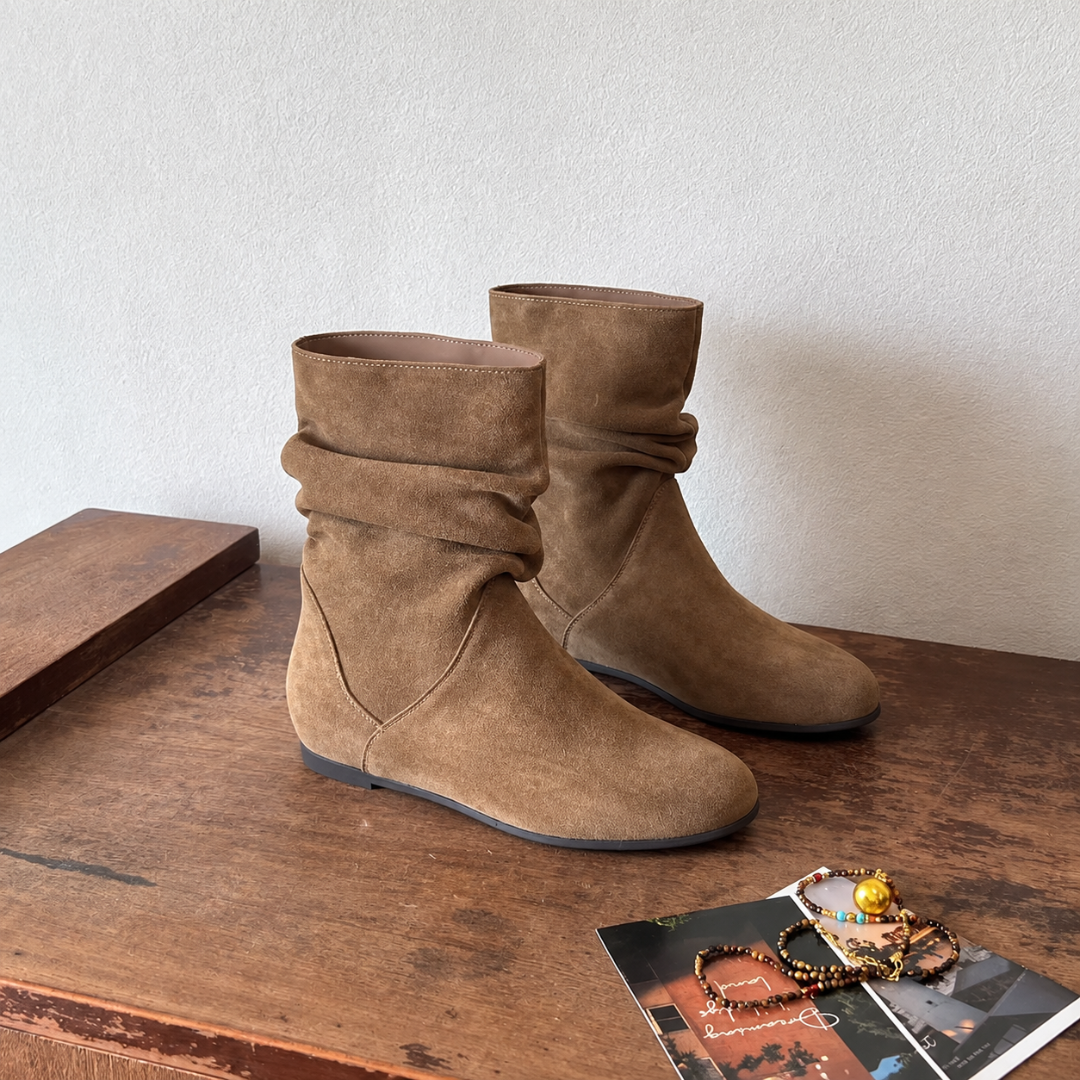 Bottes marron kaki de trois quarts, effet daim mat et plis souples