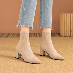 Paire de bottines chaussette beige avec bout carré texturé et semelle fine