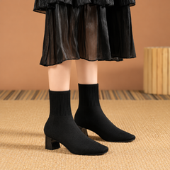Bottines chaussette noires à talon bloc, bout carré et tige montante côtelée
