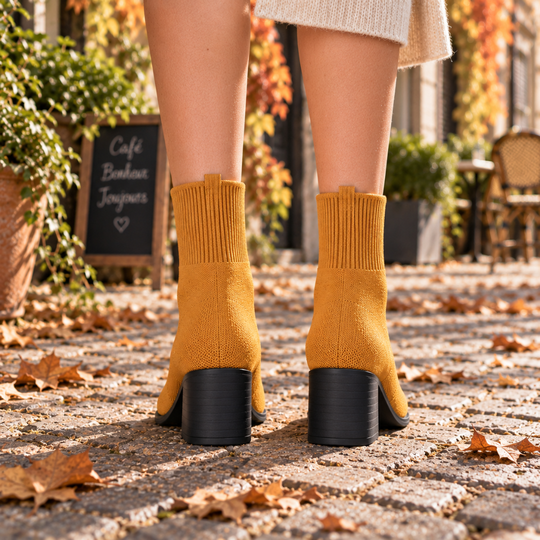 Arrière des bottines jaunes avec patte de tirage et talon bloc noir