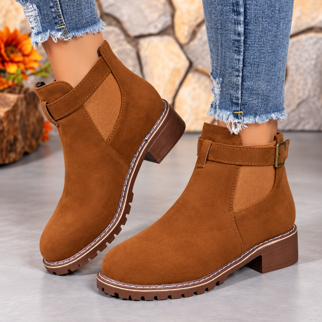 Bottines femme marron à boucle métallique, empiècements élastiques et talon carré