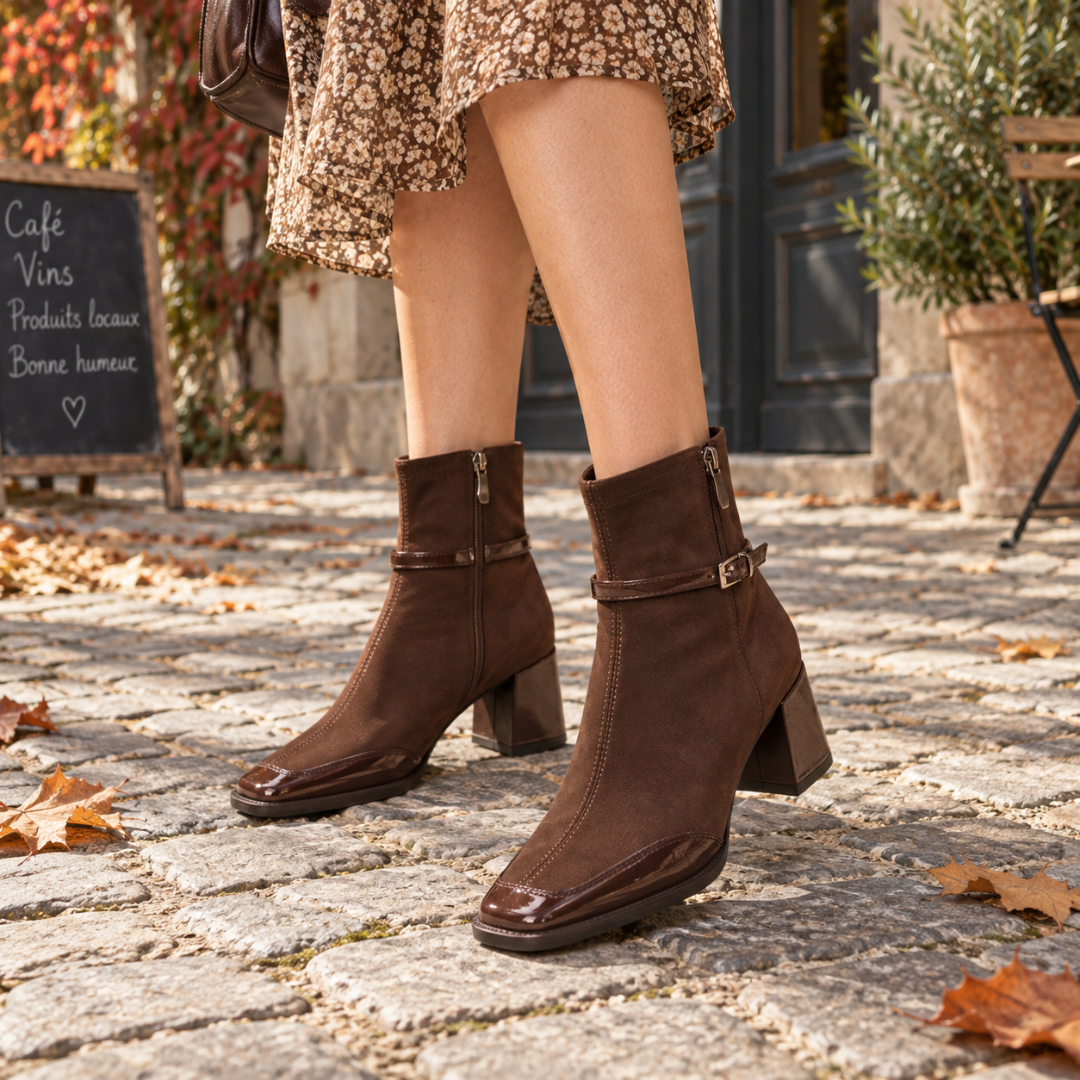 Bottines marron à bout brillant, bride à boucle fine et talon bloc