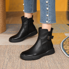 Bottines noires de trois quarts, bride à boucle et bout rond lisse