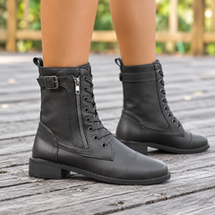 Paire de bottines grises à lacets avec bout rapporté surpiqué et talon bas