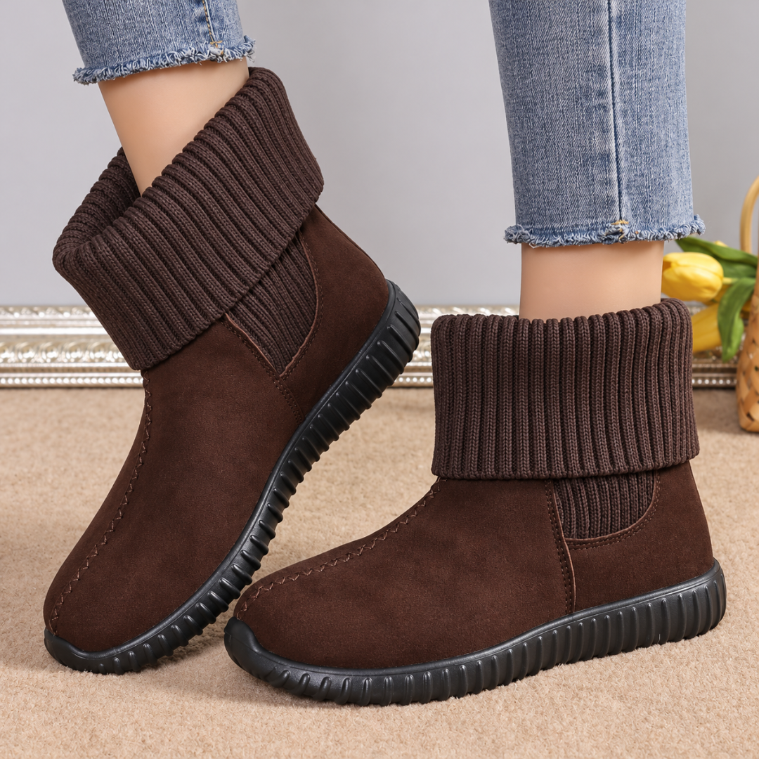 Bottines marron effet daim avec revers en maille côtelée et semelle noire striée