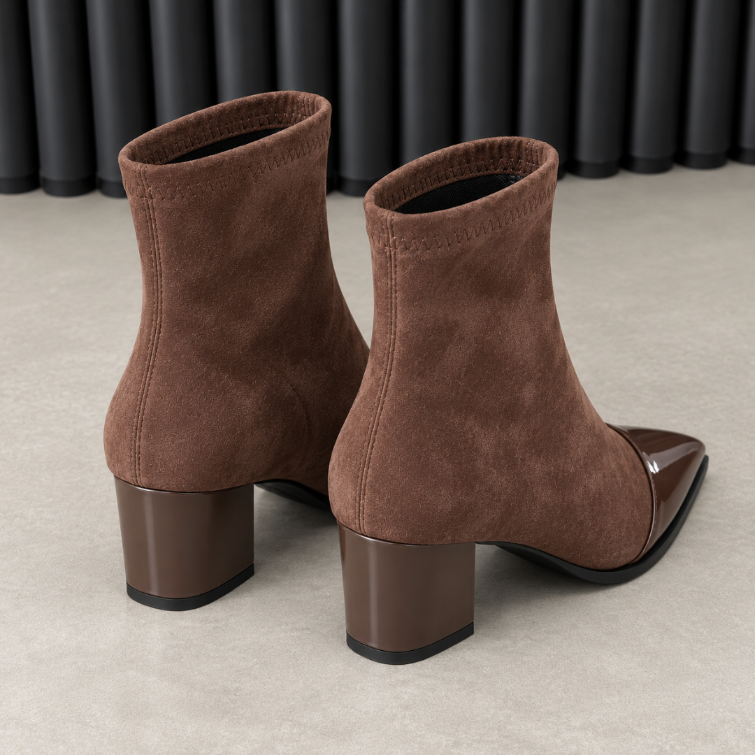 Bottines marron vues de dos, talon bloc brillant et couture arrière verticale
