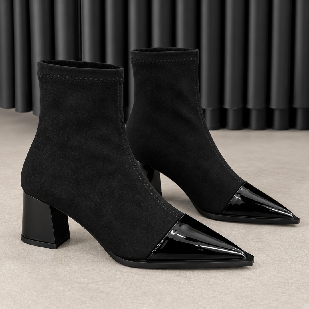 Bottines noires en trois quarts, talon bloc et empiècement avant contrasté