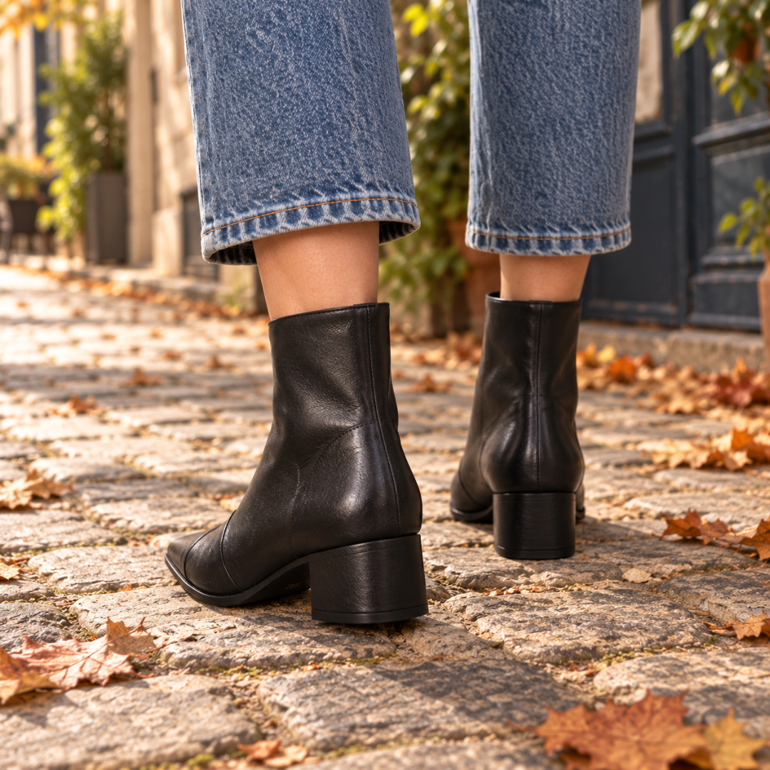 Bottines noires femme vues de dos, couture arrière et talon bloc bas