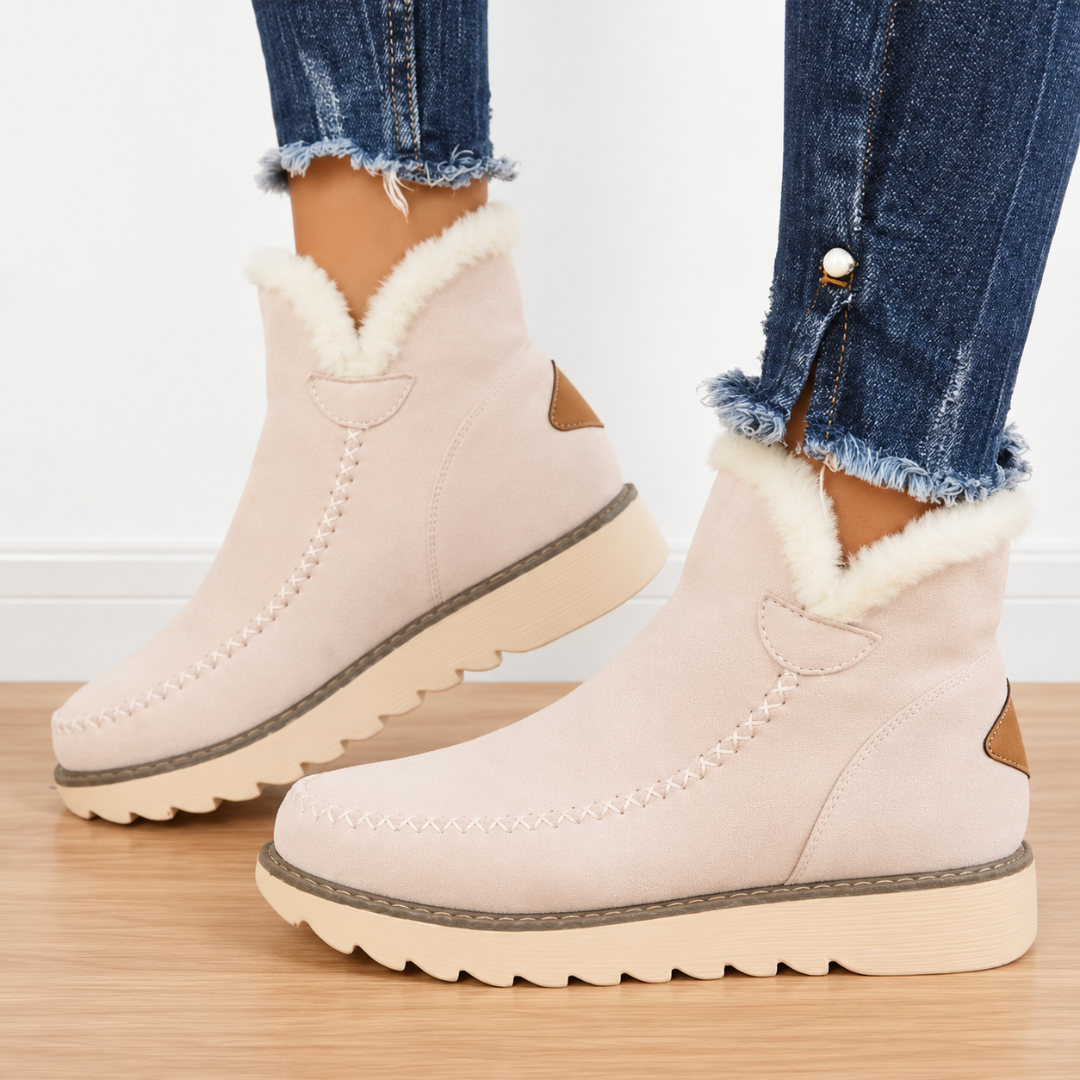 Bottines compensées beige portées au quotidien, semelle épaisse crantée et bout rond
