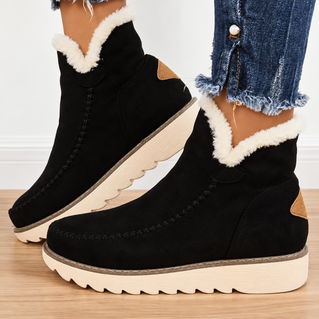 Bottines noires à col effet fourrure crème et semelle claire crantée