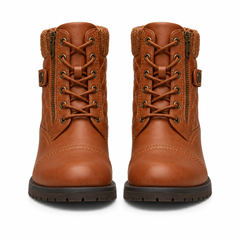 Paire de bottines femme marron vue de face, laçage sur œillets métalliques