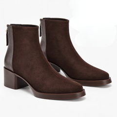 Paire de bottines femme marron de trois quarts, talon bloc et tige courte