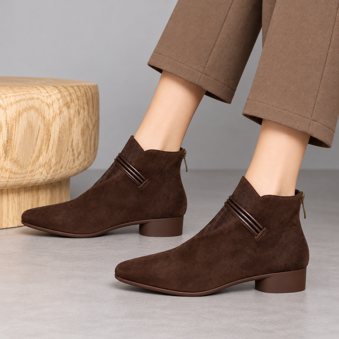 Bottines femme marron à surface veloutée avec fines sangles et petit talon bloc