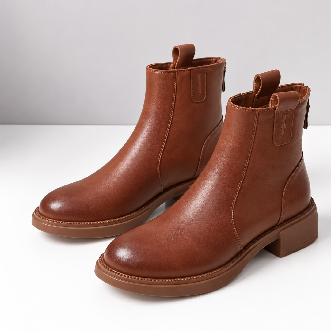 Paire de bottines marron de trois quarts, semelle épaisse et petit talon carré