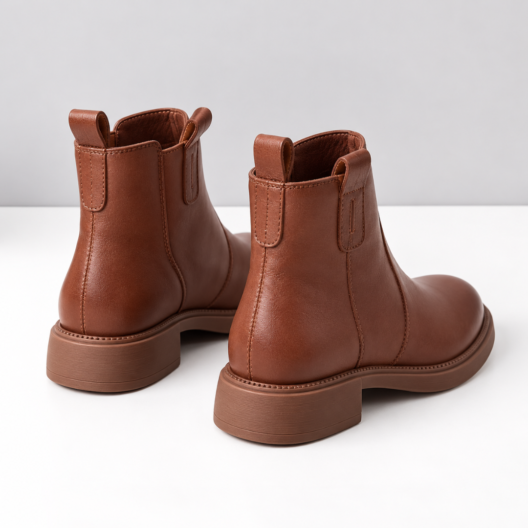 Bottines marron vues de dos, zip arrière et surpiqûres sur la tige