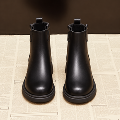 Bottines femme noires de face, tige courte et languettes de tirage noires