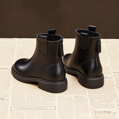 Bottines femme noires vues de dos avec fermeture zippée et languette haute